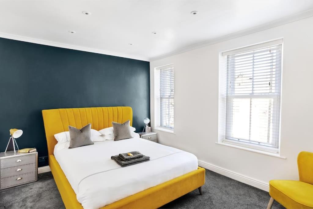 ハロゲート Stunning 4Bed Townhouse By Hic & Trendy Kings Quarter!ヴィラ エクステリア 写真