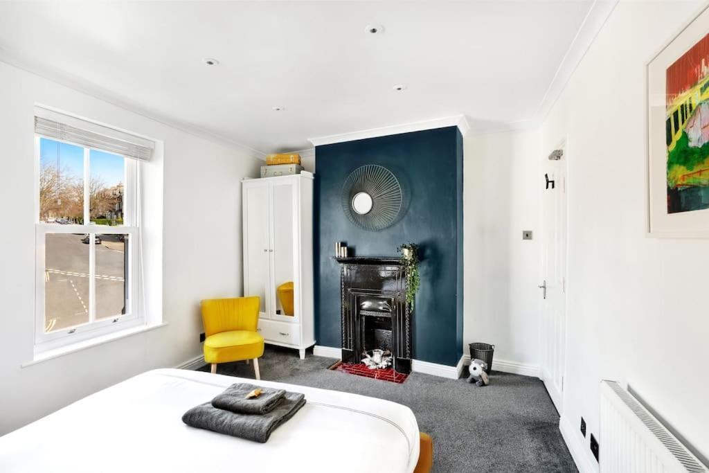 ハロゲート Stunning 4Bed Townhouse By Hic & Trendy Kings Quarter!ヴィラ エクステリア 写真