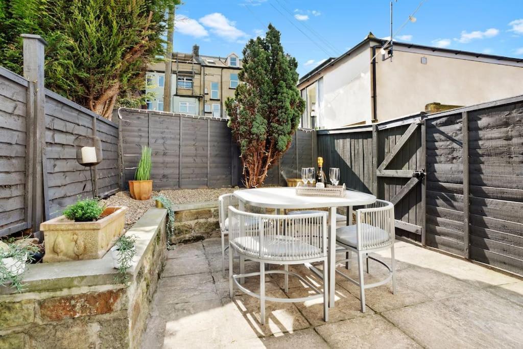 ハロゲート Stunning 4Bed Townhouse By Hic & Trendy Kings Quarter!ヴィラ エクステリア 写真