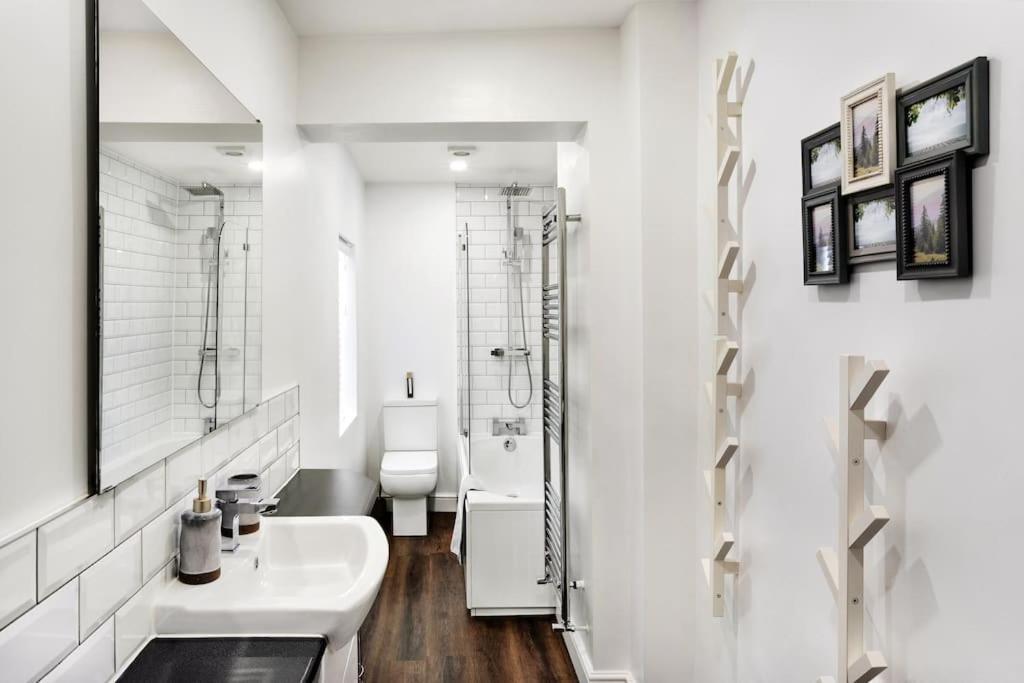 ハロゲート Stunning 4Bed Townhouse By Hic & Trendy Kings Quarter!ヴィラ エクステリア 写真